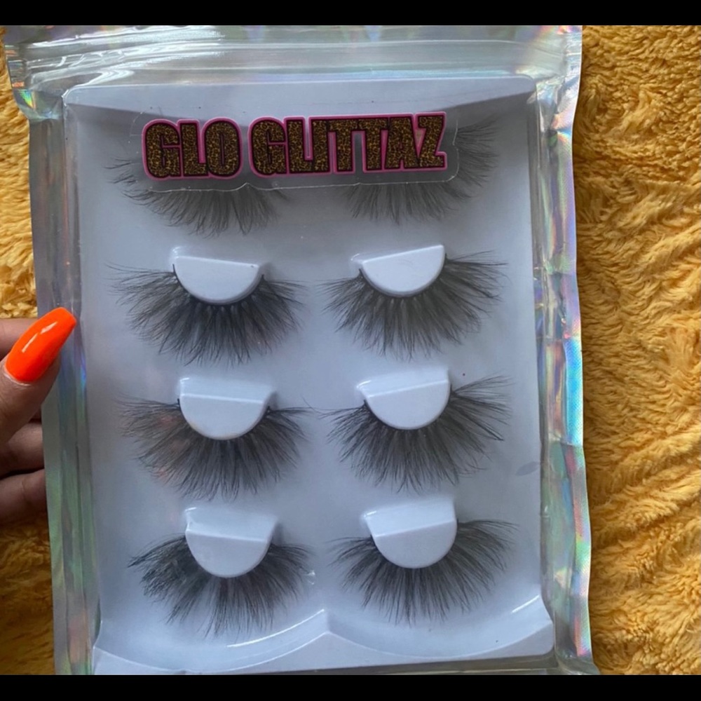 Strip eyelashes
